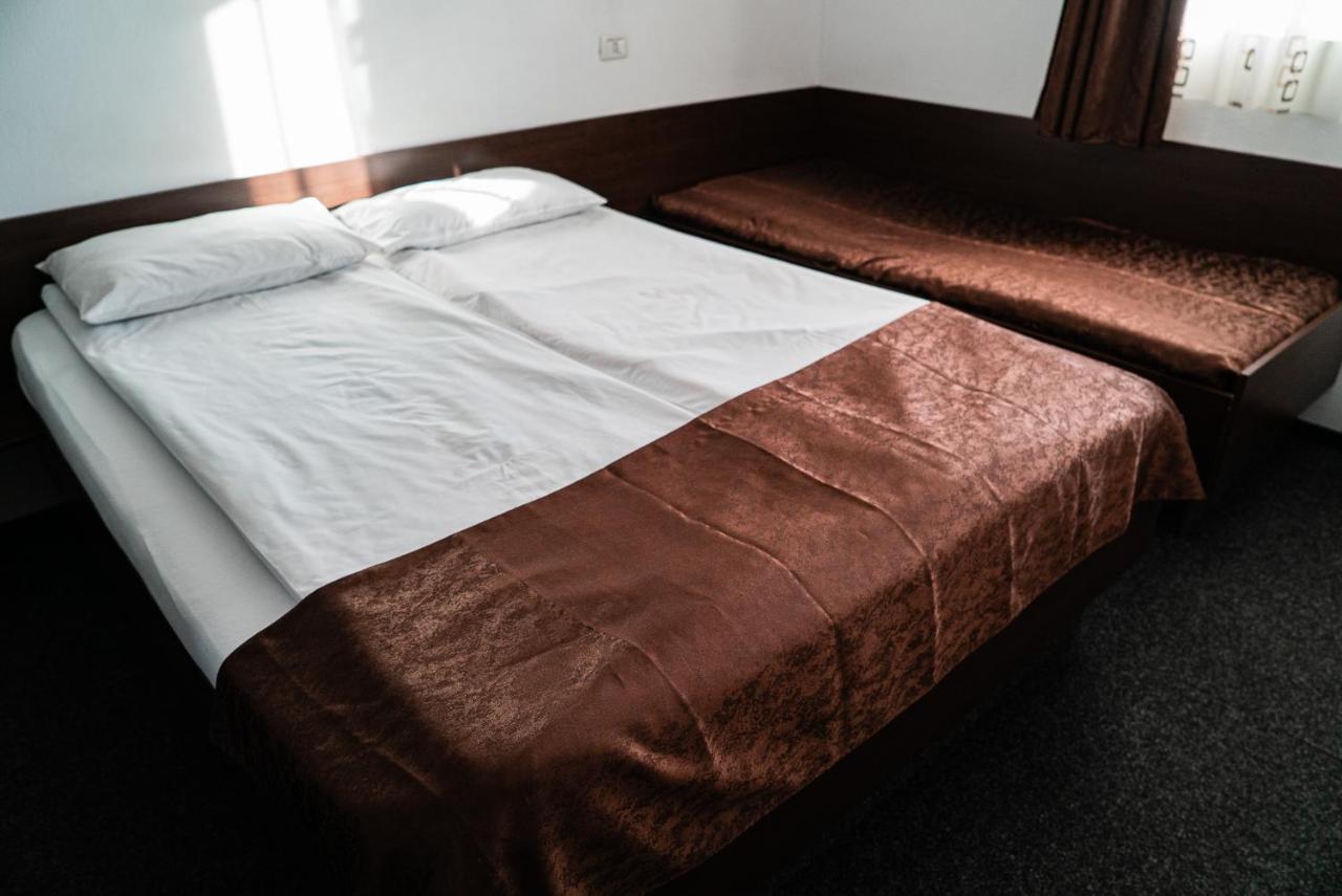 Casa Gorjeneasca Hotel ทาร์กู จิอู ภายนอก รูปภาพ
