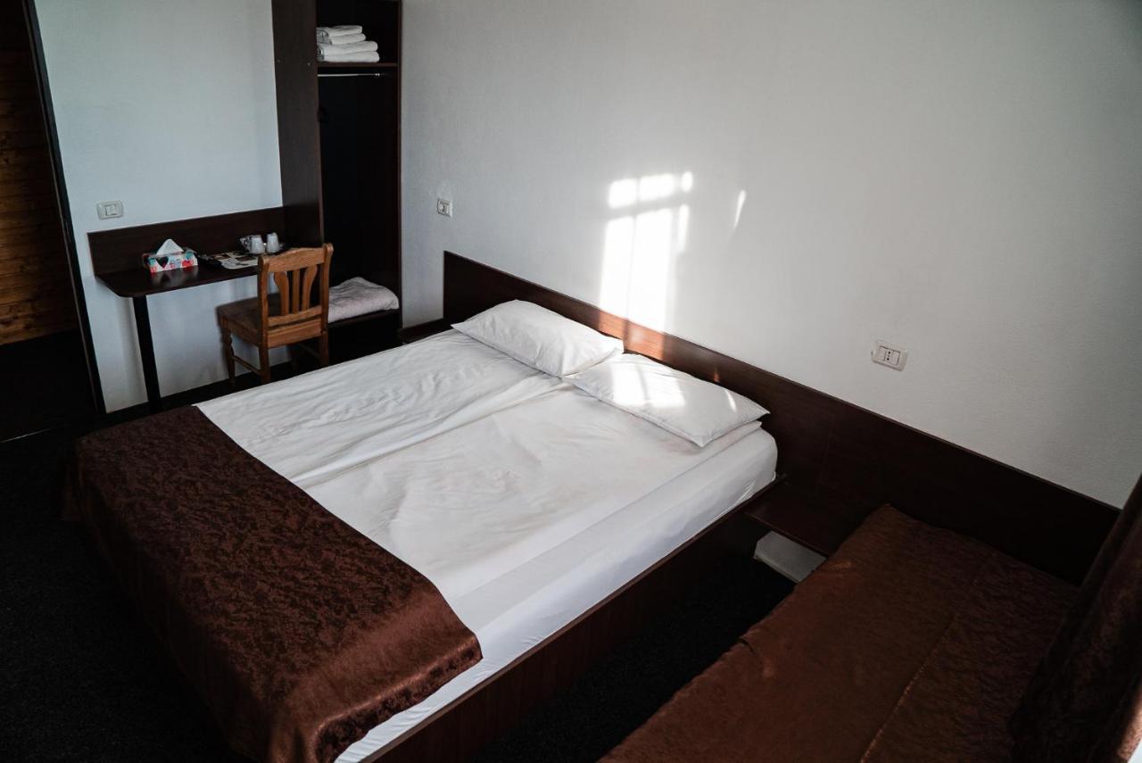 Casa Gorjeneasca Hotel ทาร์กู จิอู ภายนอก รูปภาพ
