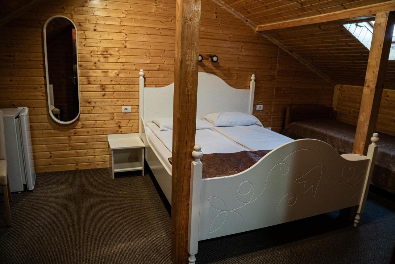 Casa Gorjeneasca Hotel ทาร์กู จิอู ภายนอก รูปภาพ