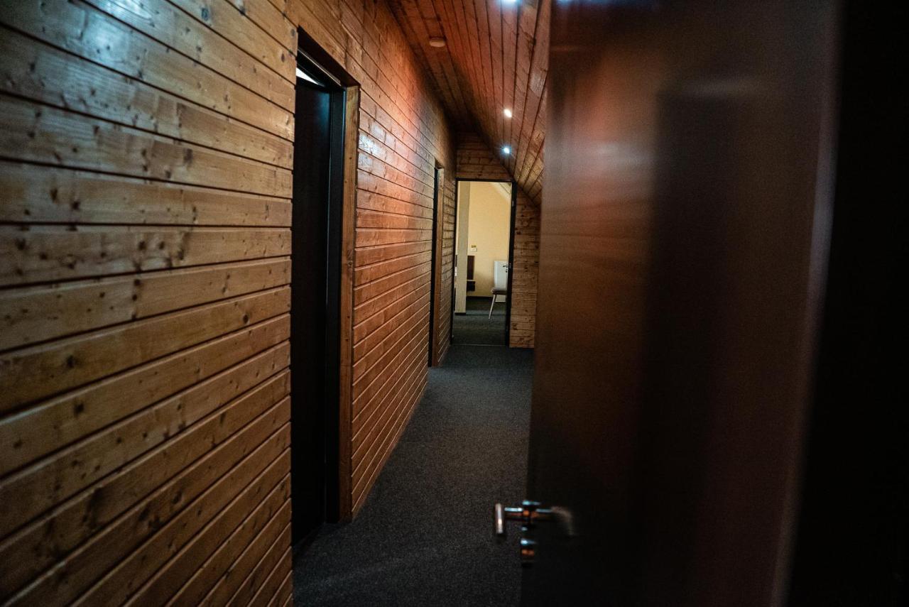 Casa Gorjeneasca Hotel ทาร์กู จิอู ภายนอก รูปภาพ