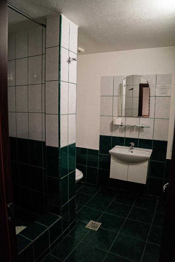 Casa Gorjeneasca Hotel ทาร์กู จิอู ภายนอก รูปภาพ